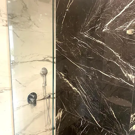 Royal بلوفديف